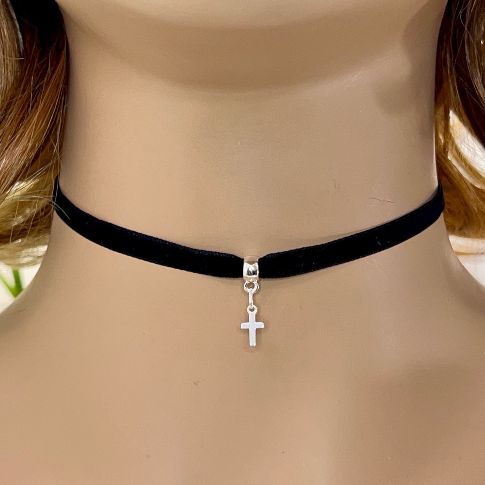 Handmade NEW Elegant Black Choker Necklace with solid Silver Cross Pendant